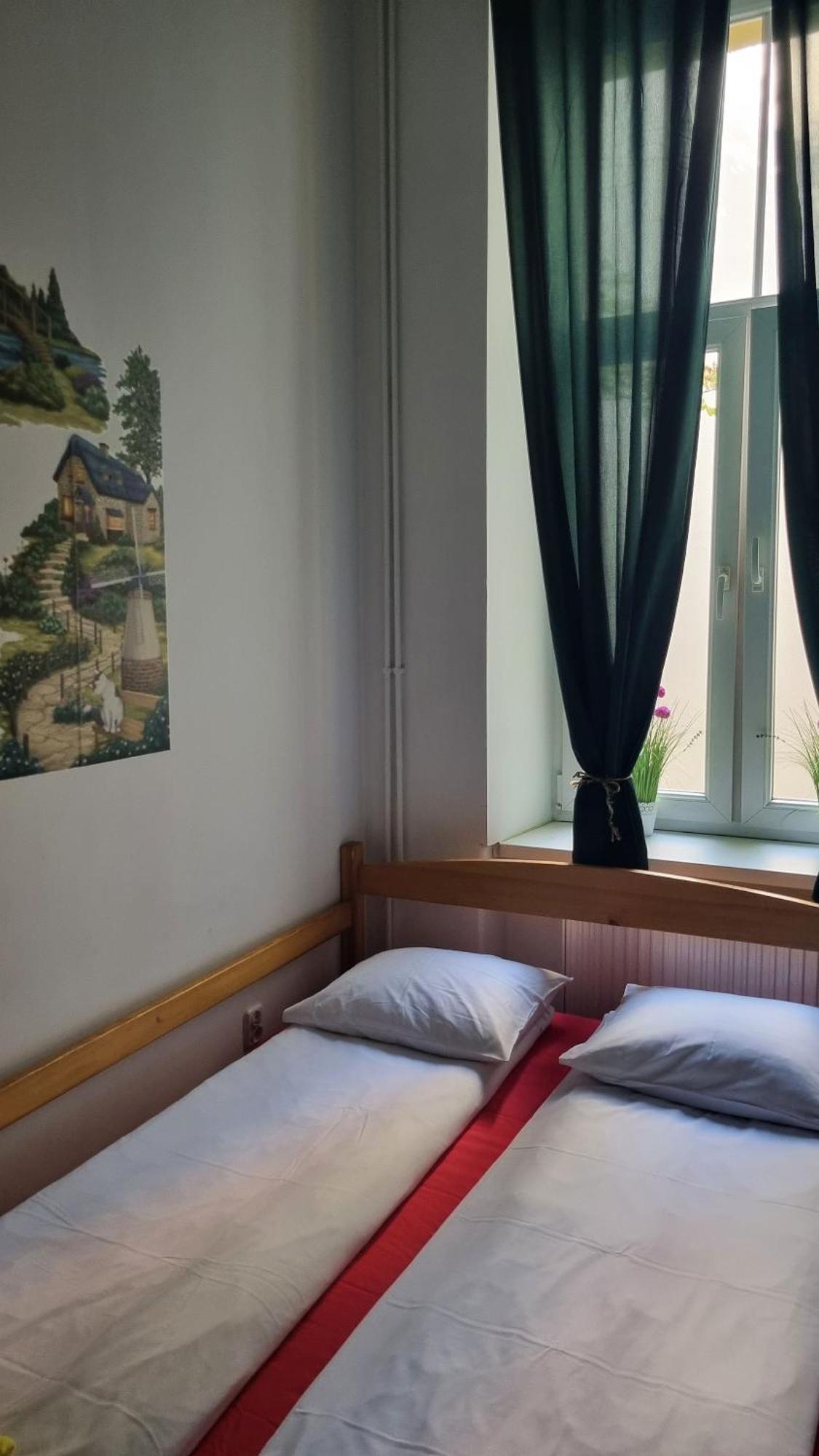 Doppel- oder Zweibettzimmer